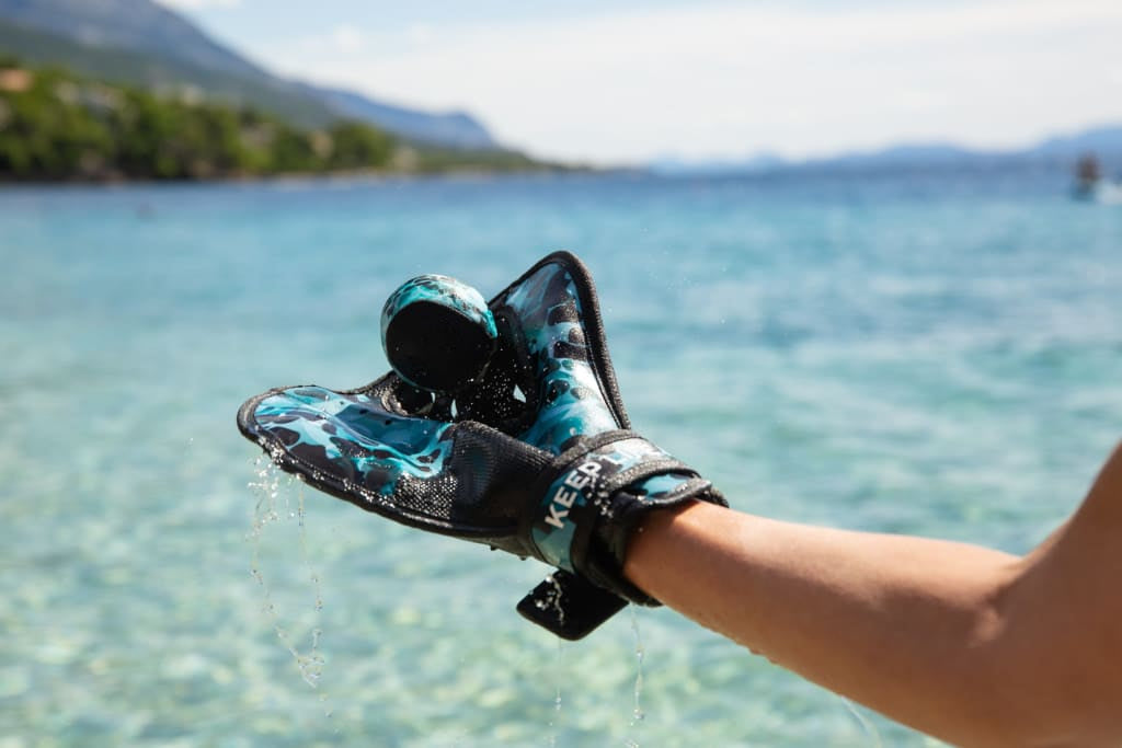 Water Catch Glove